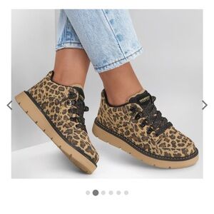 Like new Schechers | Keepsakes Cozy Street Hiker Safari Sneakers